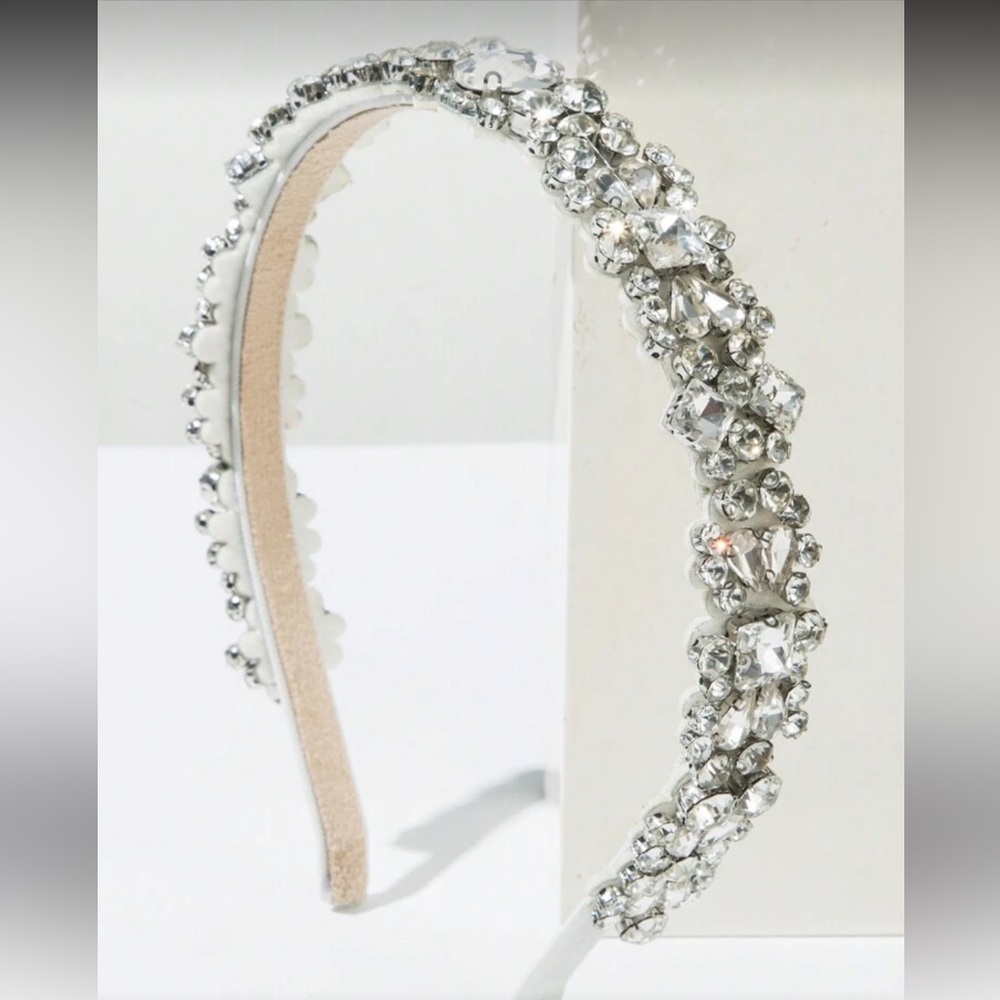 Wedding‎ style silver Headband With Gemstones, Fashionable And Elegant - Picture 3 of 9